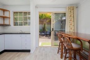 'The Elizabeth' A Romantic Garden Retreat for Two